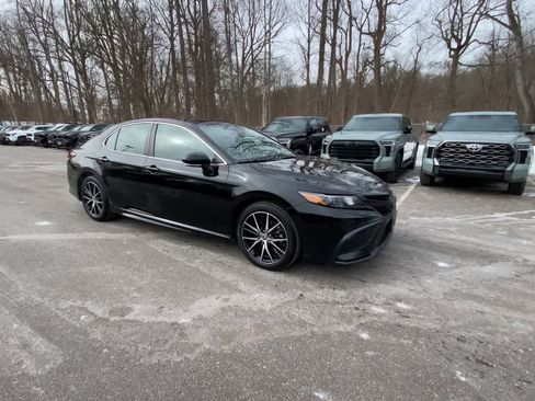 Used 2023 Toyota Camry SE image 10
