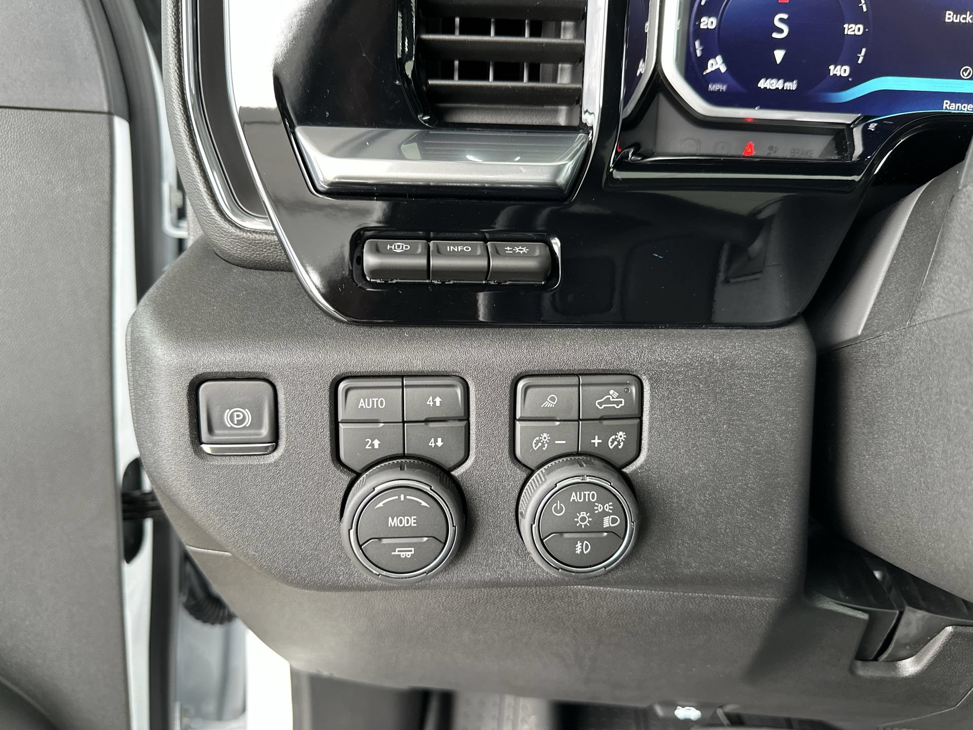 Used 2026 Chevrolet Silverado 3500 LTZ w/ LTZ Plus Package AWD/4WD image 18