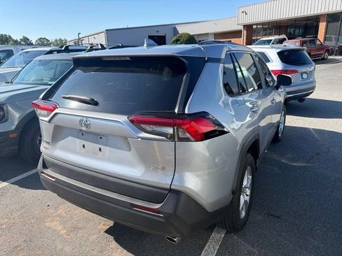 Used 2020 Toyota RAV4 XLE w/ Convenience Package FWD image 3