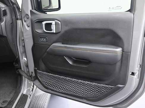 Used 2023 Jeep Wrangler Unlimited Sahara image 33