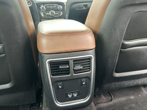 Used 2019 Chrysler 300 Limited RWD image 31