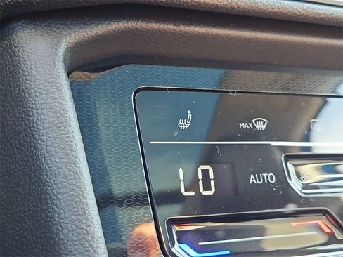 New 2025 Volkswagen Taos SE image 11