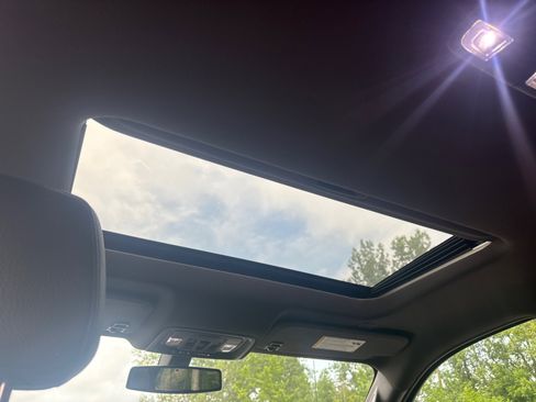 Used 2022 GMC Sierra 1500 Denali w/ Denali Premium Package image 25