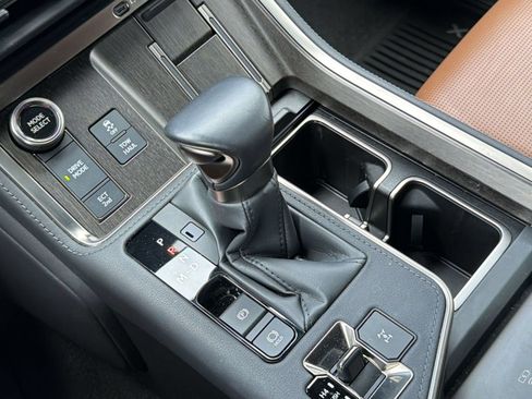 Used 2024 Lexus GX 550 w/ Accessory Package (2T) AWD/4WD image 15