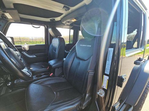 Used 2016 Jeep Wrangler Unlimited Rubicon AWD/4WD image 3
