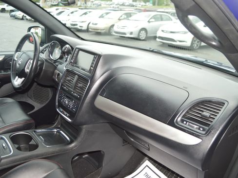 Used 2019 Dodge Grand Caravan GT FWD image 16