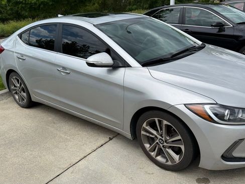 Used 2017 Hyundai Elantra Limited w/ Limited Tech Package 04 FWD image 8
