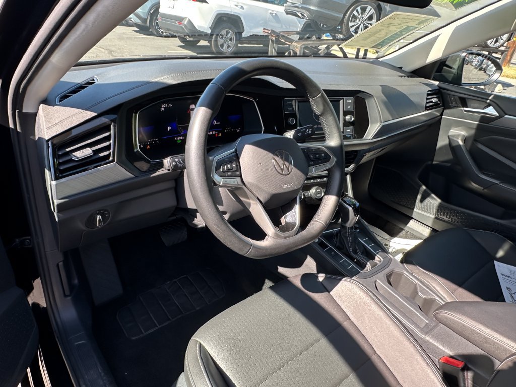 Used 2024 Volkswagen Jetta SE FWD image 19