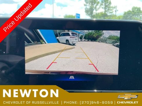 Used 2024 Chevrolet Trax LT FWD image 11