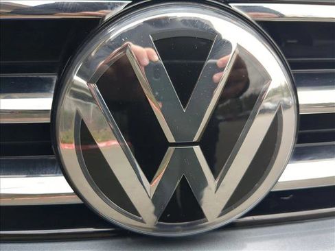 Used 2021 Volkswagen Tiguan S image 29