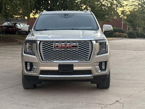Used 2021 GMC Yukon Denali w/ Denali Premium Package AWD/4WD image 2