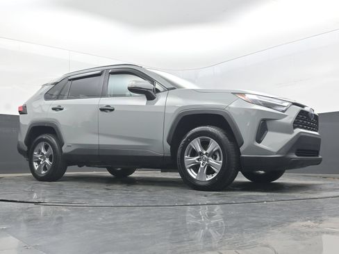 Used 2022 Toyota RAV4 XLE AWD/4WD image 22