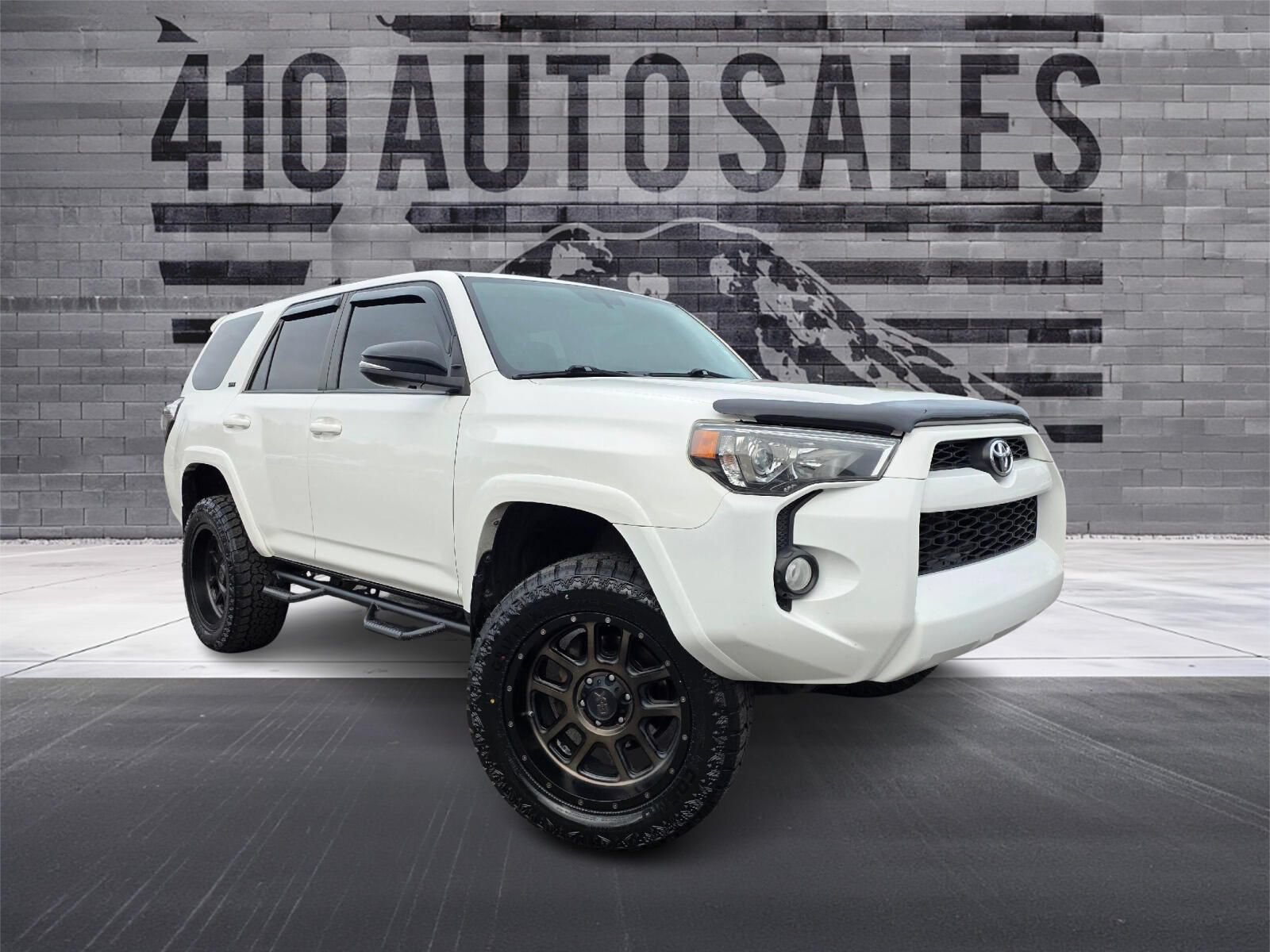 Used 2018 Toyota 4Runner SR5 AWD/4WD image 1
