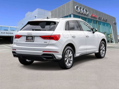 Used 2025 Audi Q3 2.0T Premium w/ Convenience Package AWD/4WD image 4