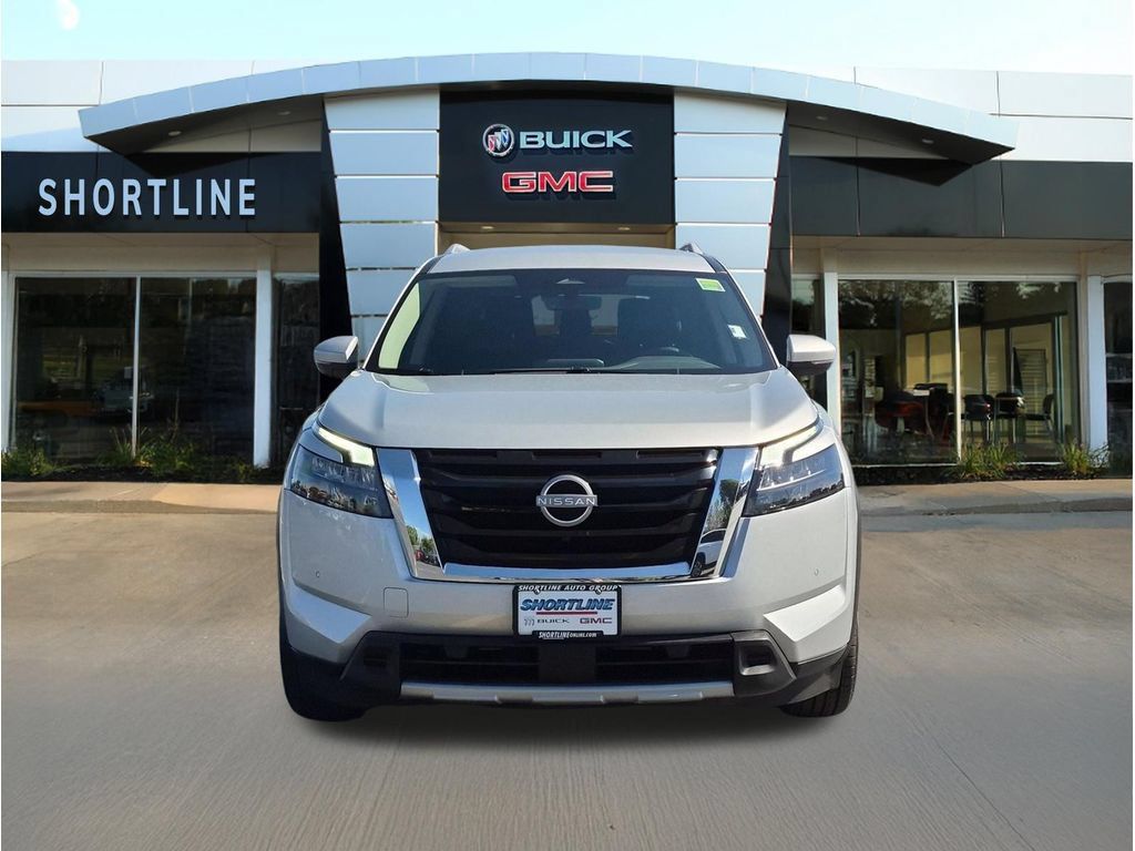 Used 2025 Nissan Pathfinder SL AWD/4WD image 8