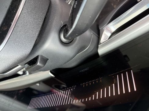 Used 2024 Cadillac Lyriq Luxury image 9