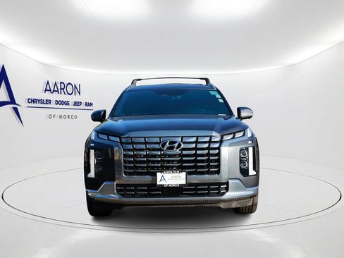 Used 2024 Hyundai Palisade Calligraphy FWD image 2