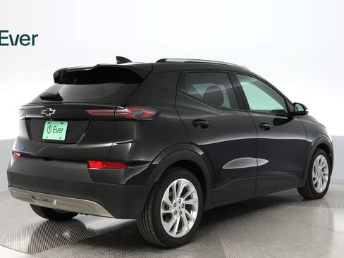 Used 2023 Chevrolet Bolt EUV LT w/ Comfort Package FWD image 3