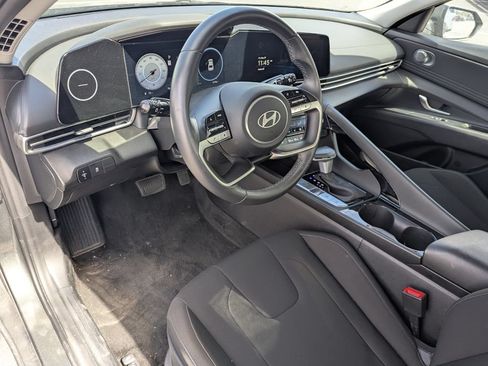 Used 2025 Hyundai Elantra SEL FWD image 25