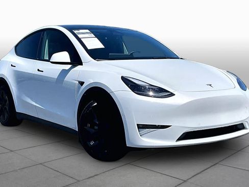 Used 2022 Tesla Model Y Long Range AWD/4WD image 3