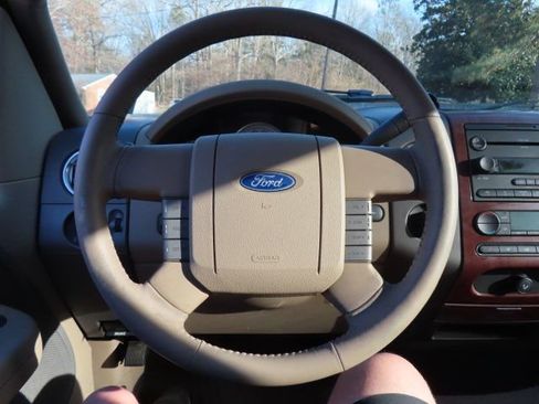 Used 2005 Ford F150 Lariat image 25