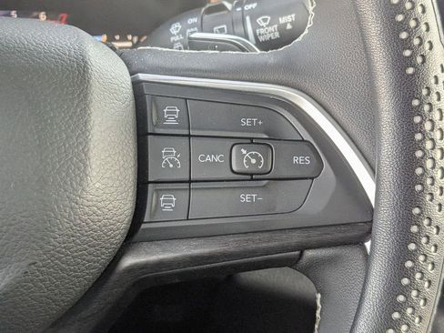 Used 2025 Jeep Grand Cherokee Limited w/ Luxury Tech Group II AWD/4WD image 18