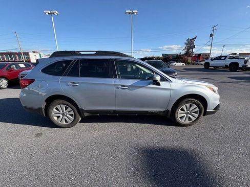 Used 2017 Subaru Outback 2.5i Premium AWD/4WD image 2
