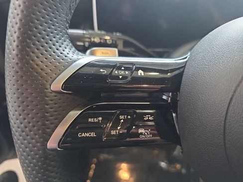 Used 2023 Mercedes-Benz GLC 300 4MATIC image 17