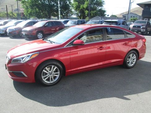 Used 2017 Hyundai Sonata SE image 3