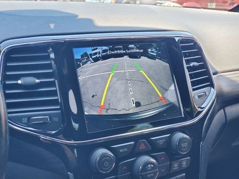 Certified 2020 Jeep Grand Cherokee Altitude AWD/4WD image 18