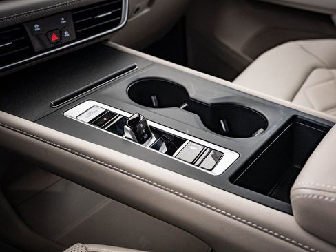 Used 2024 Volkswagen Atlas SE FWD image 34