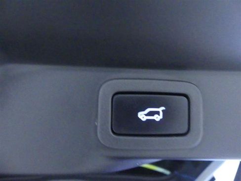 Used 2020 Land Rover Range Rover Sport HST image 31