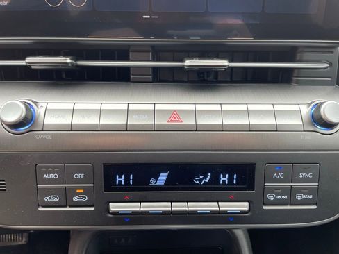 Used 2025 Hyundai Kona SEL image 19