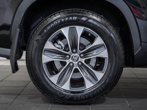 Used 2022 Toyota Highlander XLE image 17