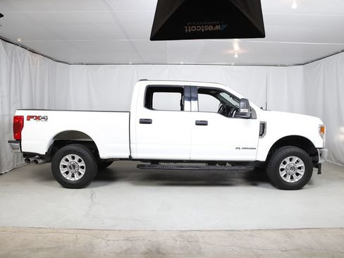 Used 2022 Ford F250 XLT w/ FX4 Off-Road Package AWD/4WD image 2