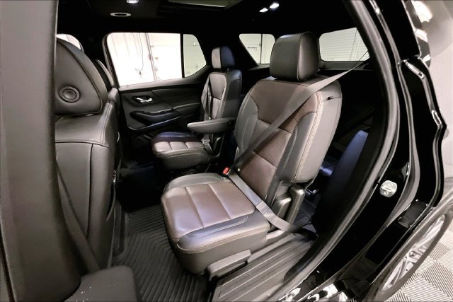 Used 2023 Chevrolet Traverse High Country FWD image 24