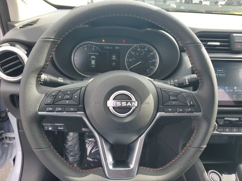 New 2025 Nissan Versa SR w/ Trunk Package image 20