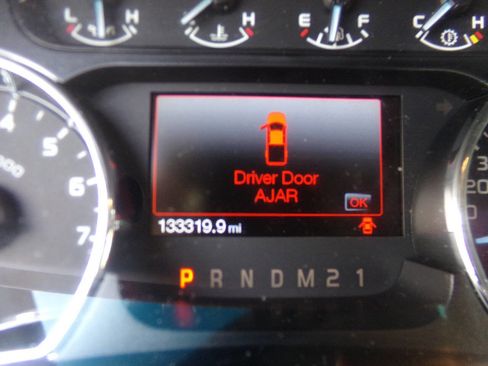 Used 2012 Ford F150 XLT w/ XLT Chrome Pkg image 26