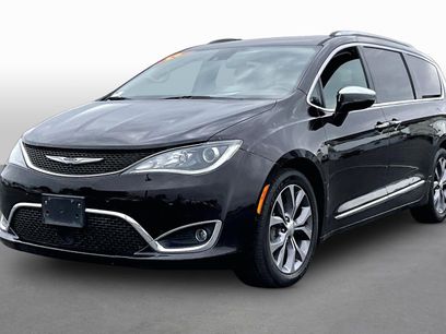 Used 2019 Chrysler Pacifica Limited w/ Advanced Safetytec Group
