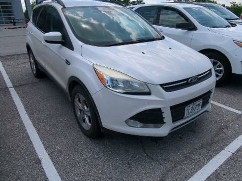 Used 2016 Ford Escape SE w/ SE Leather Comfort Package FWD image 3