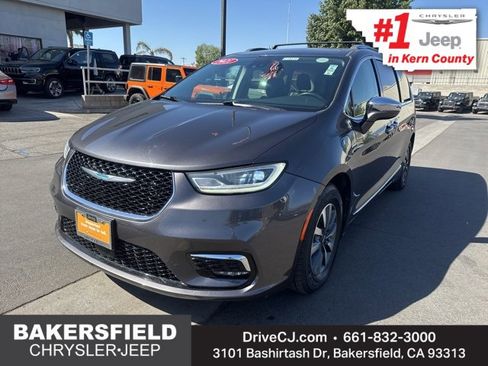 Certified 2021 Chrysler Pacifica Limited image 1