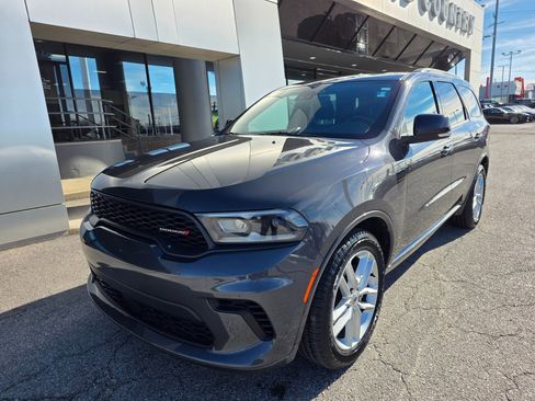 Used 2024 Dodge Durango GT image 2