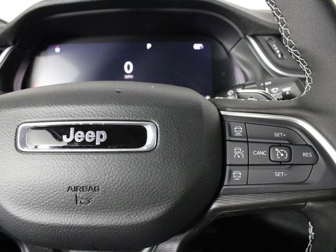 New 2025 Jeep Grand Cherokee Altitude image 26