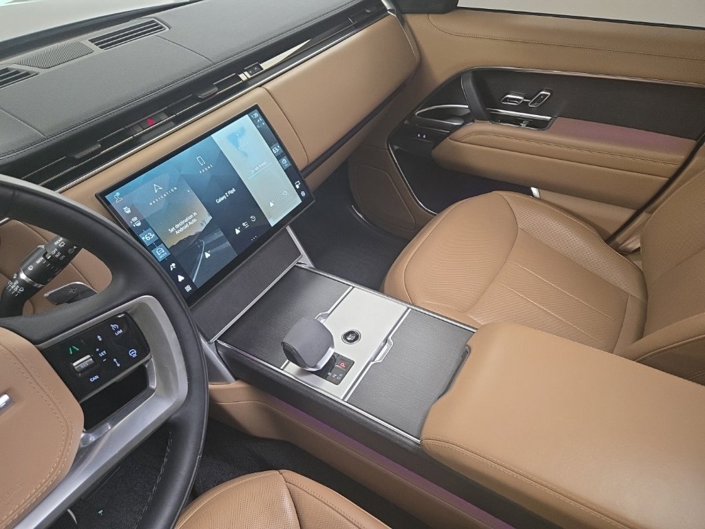 Certified 2025 Land Rover Range Rover SE AWD/4WD image 13