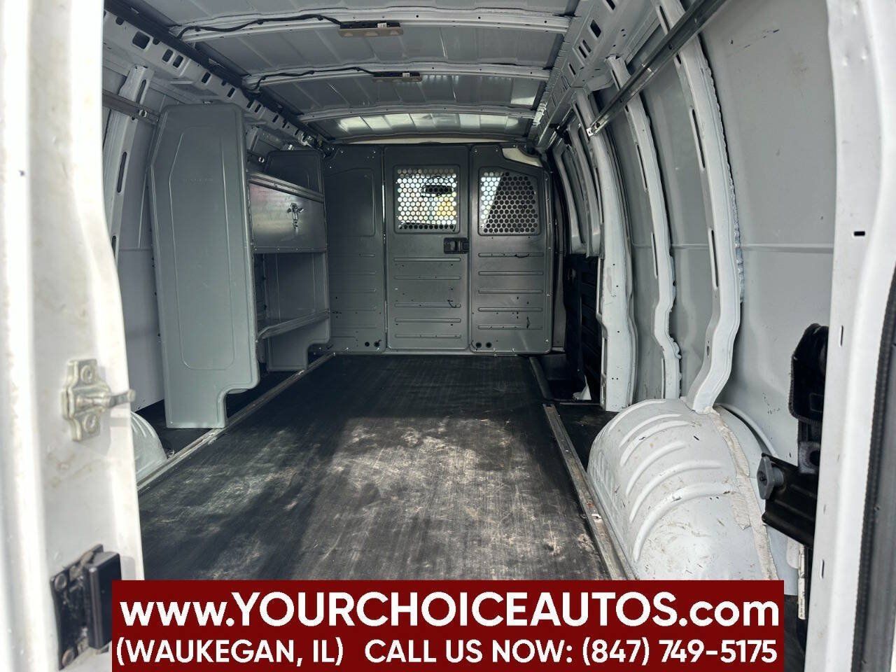 Used 2017 Chevrolet Express 2500 Extended RWD image 13