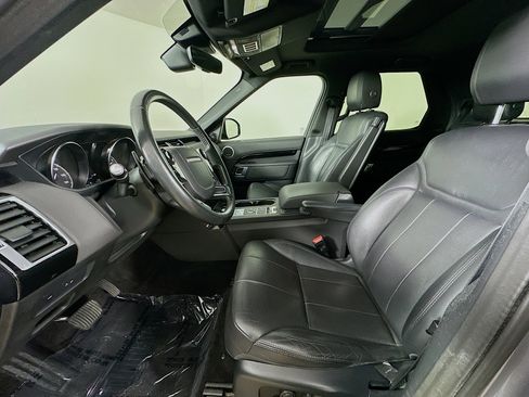 Used 2020 Land Rover Discovery SE image 32