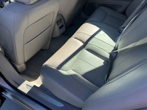 Used 2011 Cadillac DTS Luxury image 37