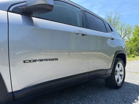 Used 2019 Jeep Compass Latitude w/ Popular Equipment Group AWD/4WD image 10