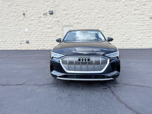 Used 2019 Audi e-tron Prestige w/ Prestige Package AWD/4WD image 8