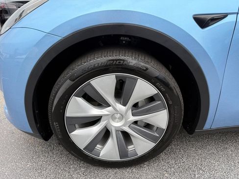 Used 2024 Tesla Model Y Long Range AWD/4WD image 41